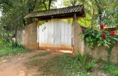 Imagem: A casa possui 3 Dormitórios, 1 Banheiro, 367m² de Área e