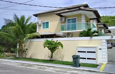 Imagem: A casa em condomínio possui 4 Dormitórios, 2 Banheiros, 2