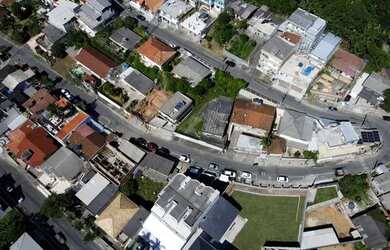 Imagem: A casa possui 2 Dormitórios, 2 Banheiros, 4 Vagas na garagem