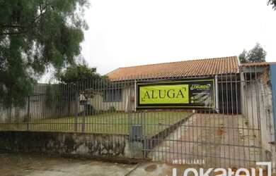 Imagem: A casa possui 3 Dormitórios, 2 Banheiros, 4 Vagas na garagem