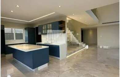 Imagem: A casa em condomínio possui 4 Dormitórios, 5 Banheiros, 4