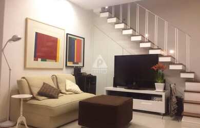 Imagem: A casa possui 5 Dormitórios, 4 Banheiros, 2 Vagas na garagem