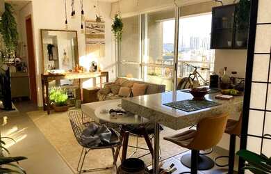 Imagem: O apartamento possui 1 Dormitório, 1 Banheiro, 1 Vaga na garagem