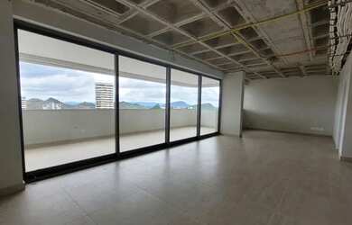 Imagem: O apartamento possui 4 Dormitórios, 5 Banheiros, 5 Vagas na