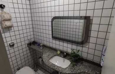 Imagem: A casa possui 5 Dormitórios, 3 Banheiros, 5 Vagas na garagem