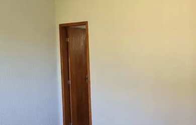 Imagem: A casa possui 2 Dormitórios, 2 Banheiros, 1 Vaga na garagem