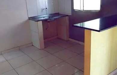 Imagem: A casa possui 2 Dormitórios e 1 Banheiro e está localizado