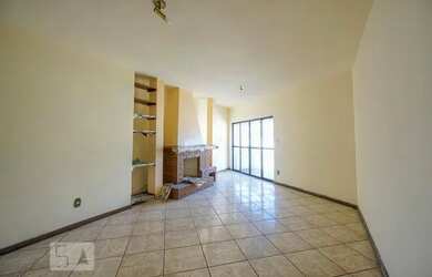 Imagem: A casa possui 4 Dormitórios, 3 Banheiros, 1 Vaga na garagem