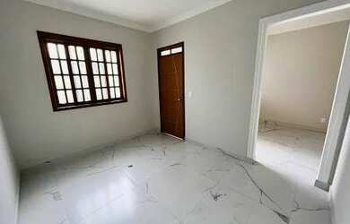 Imagem: A casa possui 2 Dormitórios, 1 Banheiro, 1 Vaga na garagem