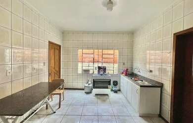 Imagem 7: Casa Ampla à Venda - 3 Dormitórios, Excelente Localização e Valor Atrativo!