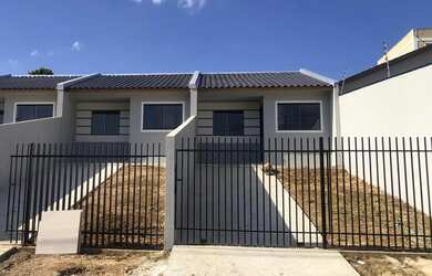 Imagem: A casa possui 2 Dormitórios, 1 Banheiro, 1 Vaga na garagem