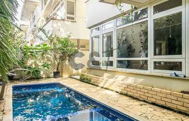 Imagem: A casa em condomínio possui 4 Dormitórios, 5 Banheiros, 3