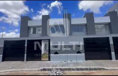 Imagem: A casa possui 2 Dormitórios, 3 Banheiros, 1 Vaga na garagem