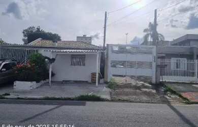 Imagem: A casa possui 2 Dormitórios, 1 Banheiro, 1 Vaga na garagem