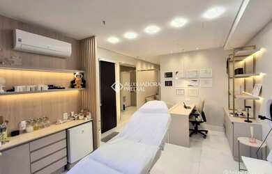 Imagem: O depósito possui 1 Vaga na garagem, 34m² de Área e está