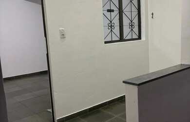 Imagem: A casa possui 1 Dormitório, 1 Banheiro e está localizado