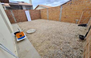 Imagem: A casa em condomínio possui 2 Dormitórios, 1 Banheiro, 2 Vagas