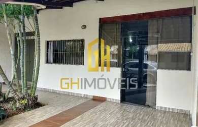 Imagem: A casa possui 3 Dormitórios, 2 Banheiros, 5 Vagas na garagem