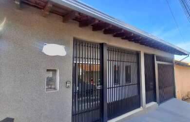 Imagem: A casa possui 3 Dormitórios e está localizado em Ceilândia