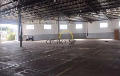 Imagem: O depósito possui 2 Vagas na garagem e 700m² de Área e está