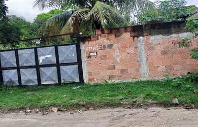 Imagem: A casa possui 3 Dormitórios, 2 Banheiros, 1 Vaga na garagem