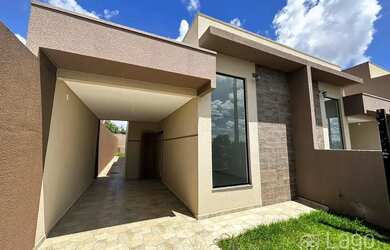 Imagem: A casa possui 3 Dormitórios, 2 Banheiros, 122m² de Área e