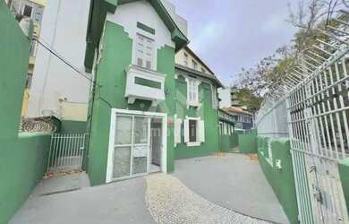 Imagem: O depósito possui 2 Vagas na garagem e 130m² de Área e está