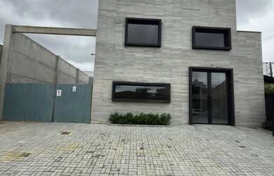 Imagem 2: Locação Comercial - Sala com 2 pisos e 201m² e 2 banheiros - Balneário...