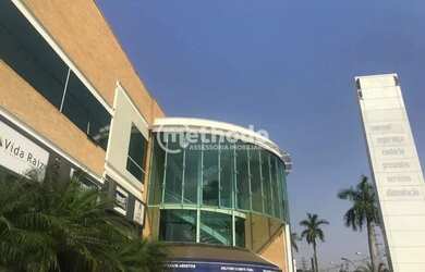 Imagem: O depósito à venda possui 5 Vagas na garagem e 130m² de Área