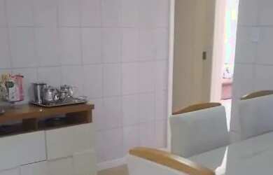 Imagem: A casa possui 4 Dormitórios, 2 Banheiros, 2 Vagas na garagem