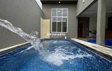 Imagem: A casa possui 3 Dormitórios, 3 Banheiros, 4 Vagas na garagem