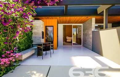 Imagem: A casa possui 3 Dormitórios, 2 Banheiros, 2 Vagas na garagem