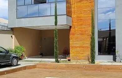 Imagem: A casa possui 4 Dormitórios, 5 Banheiros, 5 Vagas na garagem