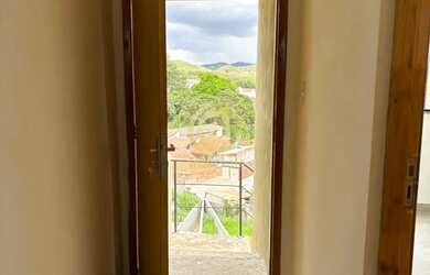 Imagem: A casa possui 2 Dormitórios, 2 Banheiros, 1 Vaga na garagem