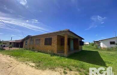 Imagem 2: Casa em Boa Vista do Sul. Churrasqueira, Varanda, 60m² de Áreae1 Banheiro