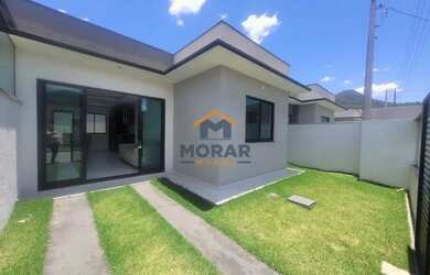 Imagem: A casa possui 3 Dormitórios, 2 Banheiros, 2 Vagas na garagem