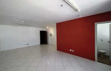 Imagem: O depósito possui 1 Vaga na garagem e 40m² de Área e está