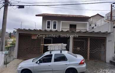 Imagem: A casa possui 2 Dormitórios, 1 Banheiro, 3 Vagas na garagem