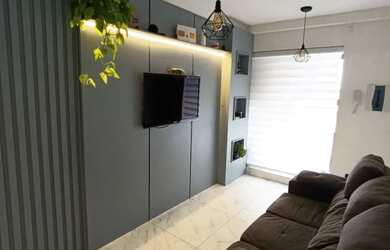 Imagem: O apartamento possui 2 Dormitórios, 1 Banheiro, 1 Vaga na garagem