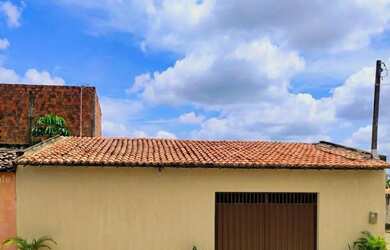 Imagem: A casa possui 2 Dormitórios, 2 Banheiros, 2 Vagas na garagem