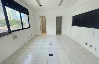 Imagem: O depósito possui 1 Vaga na garagem, 27m² de Área e está