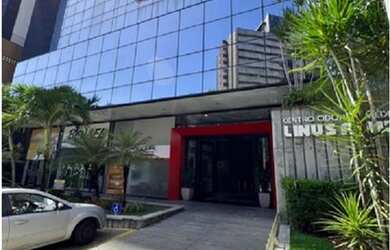 Imagem: O depósito possui 5 Vagas na garagem e 340m² de Área e está