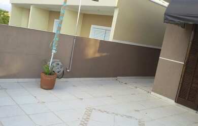 Imagem: A casa possui 3 Dormitórios, 3 Banheiros, 3 Vagas na garagem