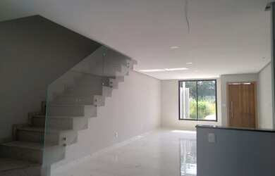 Imagem: A casa em condomínio possui 3 Dormitórios, 3 Banheiros, 1