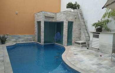 Imagem: A casa possui 3 Dormitórios, 3 Banheiros, 2 Vagas na garagem