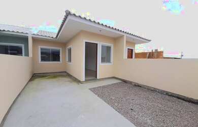 Imagem: A casa possui 3 Dormitórios, 2 Banheiros, 3 Vagas na garagem