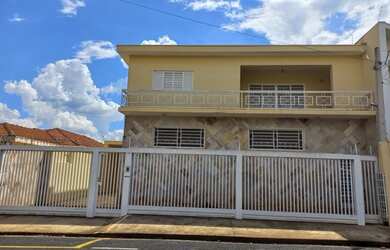 Imagem: A casa possui 5 Dormitórios, 5 Banheiros, 5 Vagas na garagem