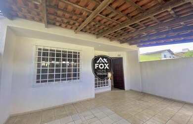 Imagem: A casa possui 2 Dormitórios, 1 Banheiro, 2 Vagas na garagem