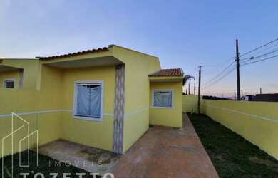 Imagem: A casa possui 2 Dormitórios, 1 Banheiro, 1 Vaga na garagem