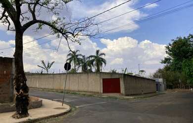 Imagem: O terreno possui 869m² de Área e está localizado em Jardim